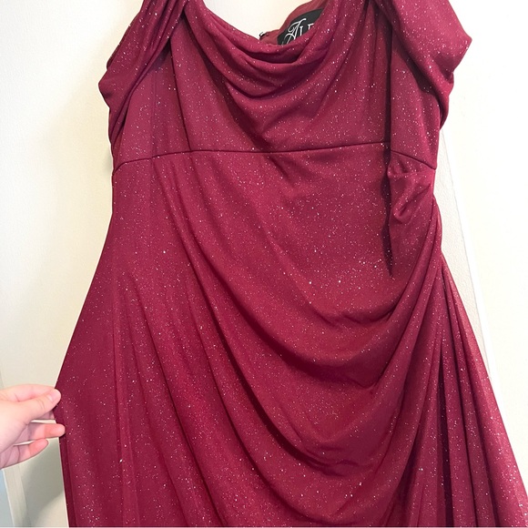 Alex Evening Long Cold Shoulder Dress - Picture 9 of 9